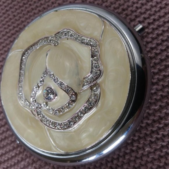 Enameled Crystal Rose Folding Pocket Mirror 2sides - Picture 9 of 15